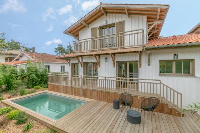 VILLA NEUVE EN BOIS A VENDRE CENTRE VILLE CAP FERRET