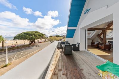 BEL APPARTEMENT EN PREMIÈRE LIGNE AVEC TERRASSE - ARCACHON CENTRE